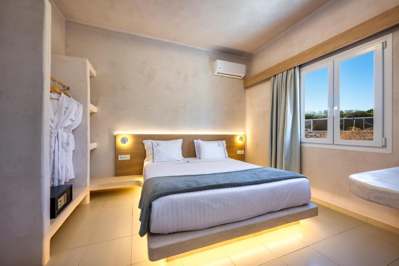 Aelia Luxury Suites Karterados  Exterior photo A bedroom at the hotel